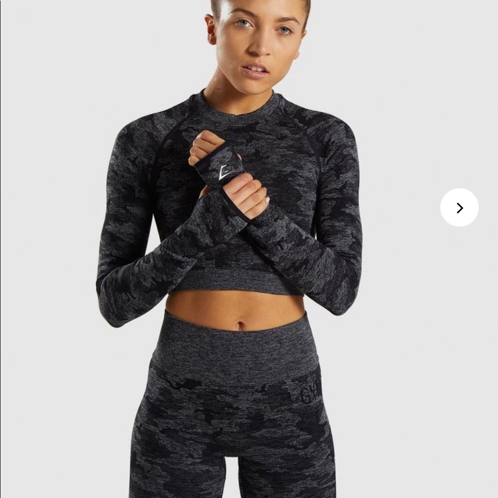 ✨NWT GYMSHARK Camo Seamless Long Sleeve Crop Top✨